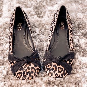 BCBG Leopard flats